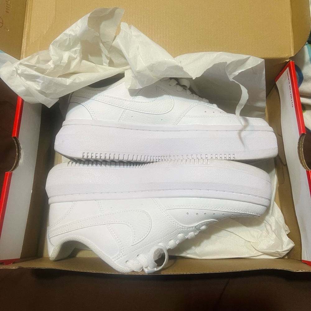 Women’s court vision Alta sneaker